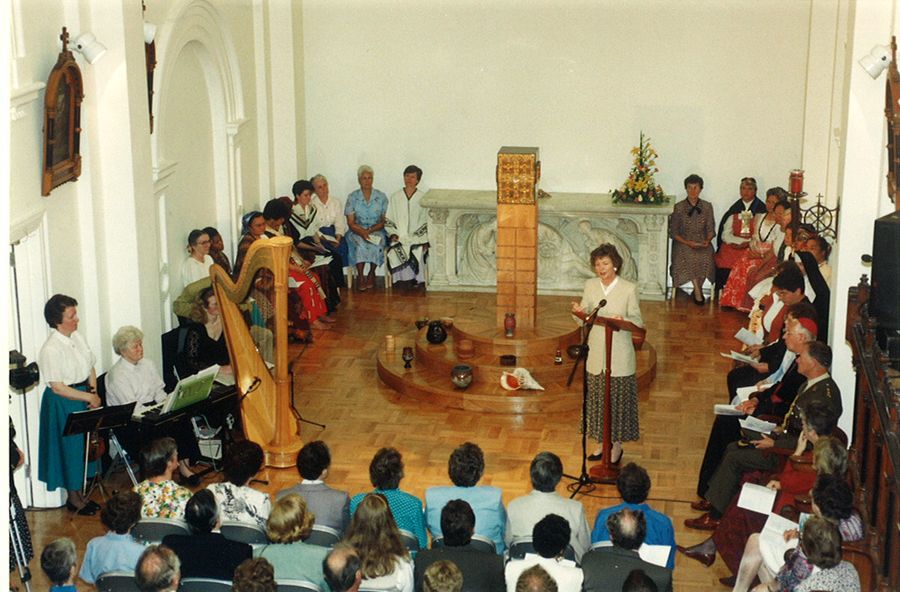 President Mary robinson addressing gathering at Re-opening in 1994